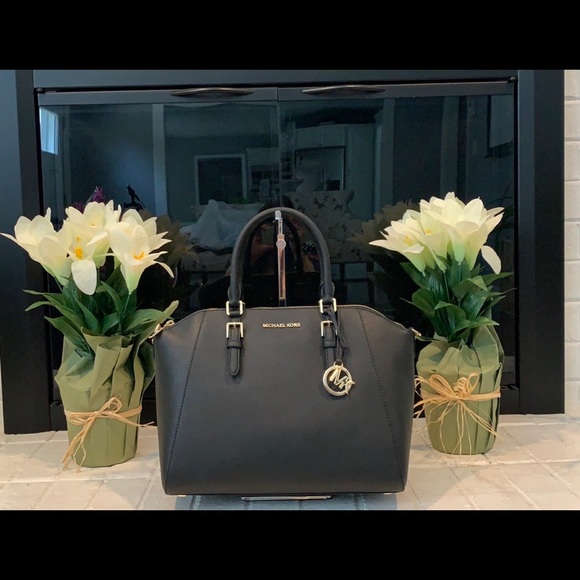 Michael Kors Handbags - NWT Michael Kors Large Satchel Ciara